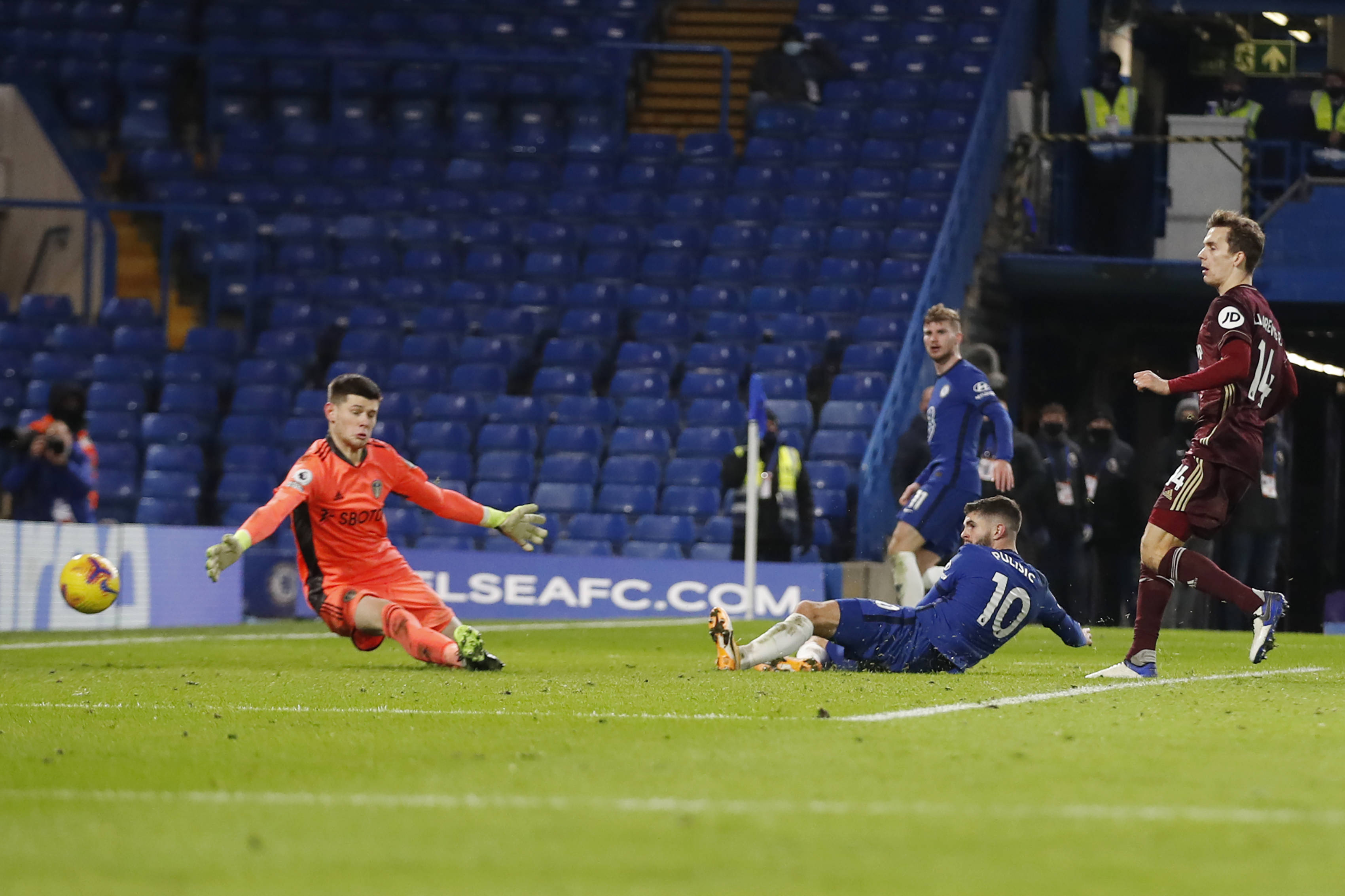 球场上的反 球场上的反